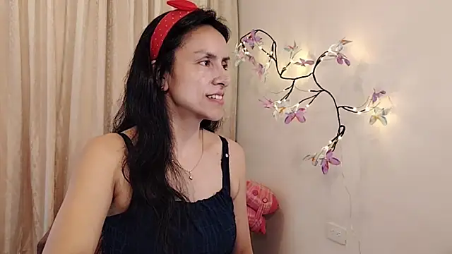 Snapshot of Bella_Exhibition chatting on May 30, 2026, 7:11 pm Bella Exhibition online show from May 30, 2026, 7:11 pm