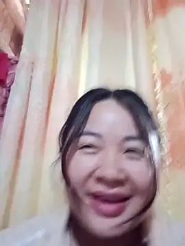 Bee-bgolden online show from November 25, 2025, 3:06 am