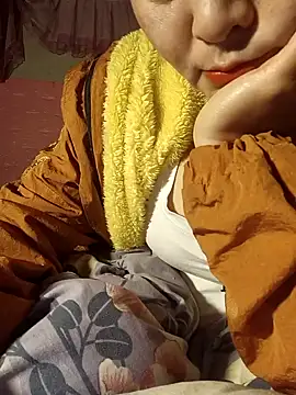 Panda-white online show from November 18, 2025, 10:47 pm