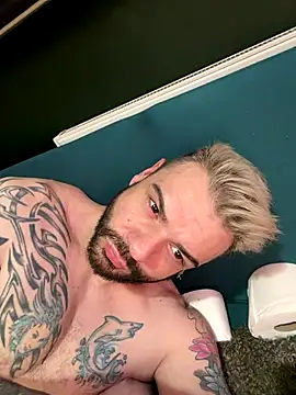 Snapshot of Dvpop chatting on November 5, 2025, 3:39 am Dvpop online show from November 5, 2025, 3:39 am