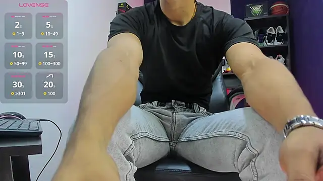 Snapshot of Alex_king27 chatting on February 26, 2026, 4:55 am Alex king27 online show from February 26, 2026, 4:55 am