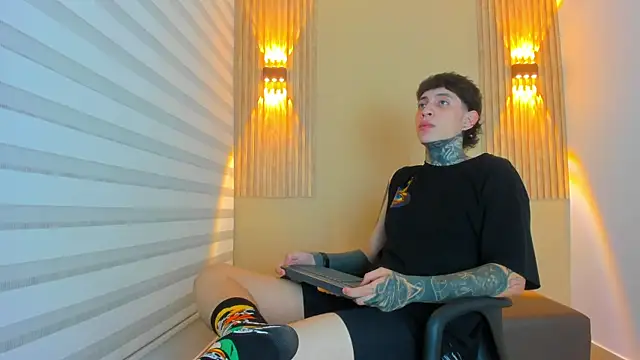 DANTE ARMSTRONG online show from November 26, 2025, 3:51 am