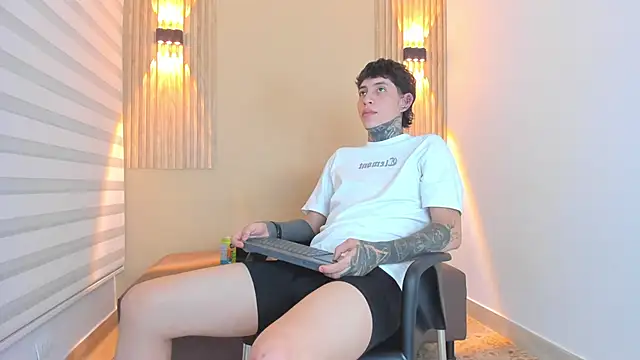 DANTE ARMSTRONG online show from December 5, 2025, 3:37 am