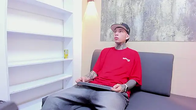 DANTE ARMSTRONG online show from February 4, 2026, 4:07 am