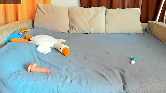 Eva purrr  online show from February 6, 2026, 9:12 am