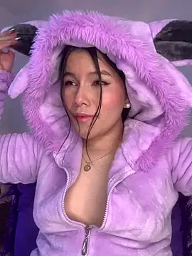 violettabond online show from May 4, 2026, 12:45 pm
