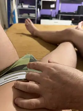 Snapshot of mihneaxxx chatting on February 27, 2026, 9:15 pm mihneaxxx online show from February 27, 2026, 9:15 pm