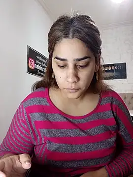 nahiarabiel33 online show from April 28, 2026, 5:18 pm