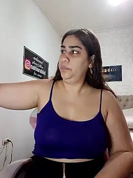 nahiarabiel33 online show from May 7, 2026, 6:13 pm