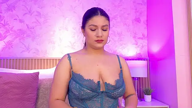 ValeriaMonet online show from May 18, 2026, 1:39 pm