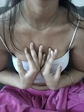 Snapshot of simran_patel chatting on November 21, 2025, 8:02 am simran patel online show from November 21, 2025, 8:02 am