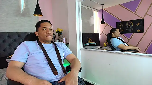 Snapshot of Kai_santos_ chatting on November 8, 2025, 9:35 pm Kai santos online show from November 8, 2025, 9:35 pm