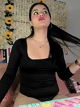 Lorenaa1 online show from May 3, 2026, 9:21 pm