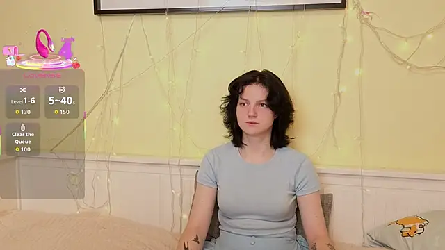 LatinaHuguenin online show from November 29, 2025, 7:22 am