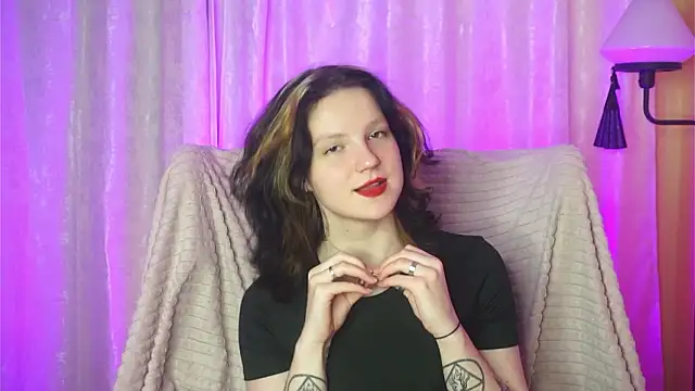 LatinaHuguenin online show from March 12, 2026, 7:09 pm