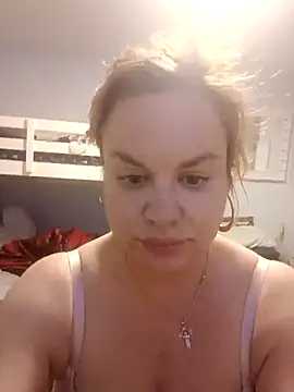 LisaMillerx online show from April 23, 2026, 4:35 am