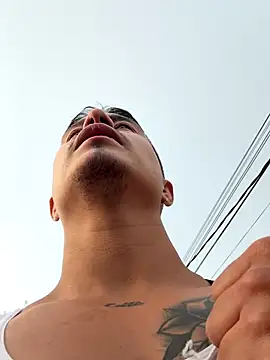 Snapshot of RaySullivan chatting on November 21, 2025, 10:08 pm RaySullivan online show from November 21, 2025, 10:08 pm