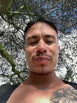 Snapshot of RaySullivan chatting on November 26, 2025, 8:21 pm RaySullivan online show from November 26, 2025, 8:21 pm