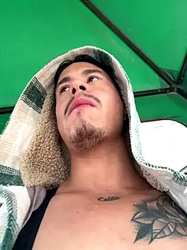 Snapshot of RaySullivan chatting on November 27, 2025, 9:28 pm RaySullivan online show from November 27, 2025, 9:28 pm