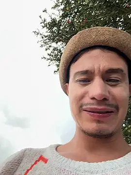 Snapshot of RaySullivan chatting on December 1, 2025, 9:42 pm RaySullivan online show from December 1, 2025, 9:42 pm