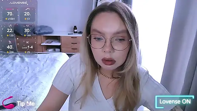 Snapshot of PolinaXXXXJones chatting on March 10, 2026, 9:25 am PolinaXXXXJones online show from March 10, 2026, 9:25 am