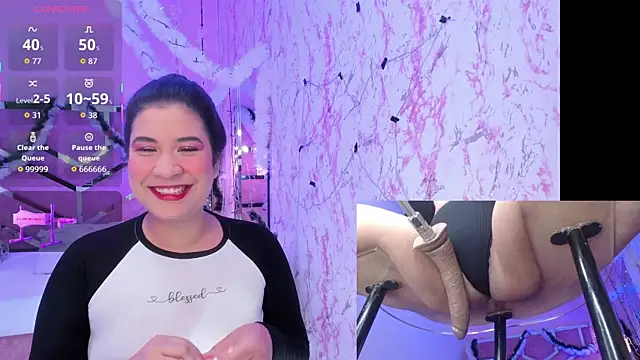 Snapshot of DaphneContry chatting on December 17, 2025, 5:13 am DaphneContry online show from December 17, 2025, 5:13 am