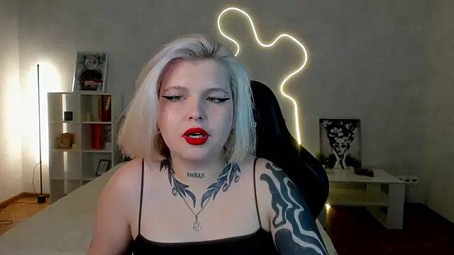 Snapshot of shadow_purr chatting on November 9, 2025, 7:39 am shadow purr online show from November 9, 2025, 7:39 am