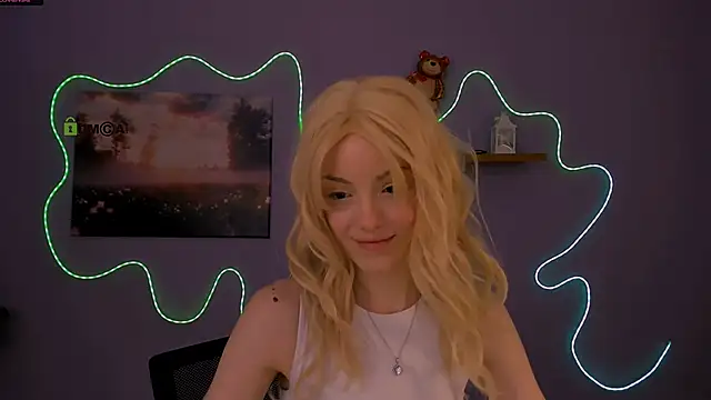 mia starrr  online show from March 7, 2026, 7:55 pm