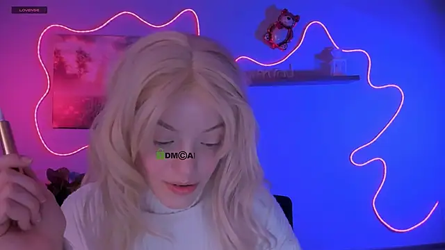 mia starrr  online show from March 11, 2026, 7:42 pm