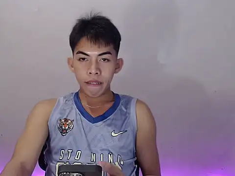 Urhotsilverboy online show from May 4, 2026, 4:47 pm