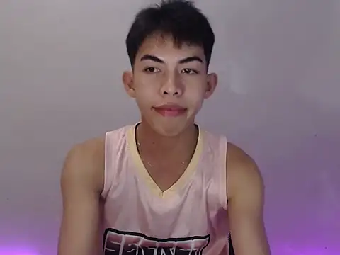 Urhotsilverboy online show from May 6, 2026, 5:18 pm