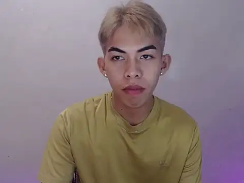 Urhotsilverboy online show from May 10, 2026, 4:23 pm
