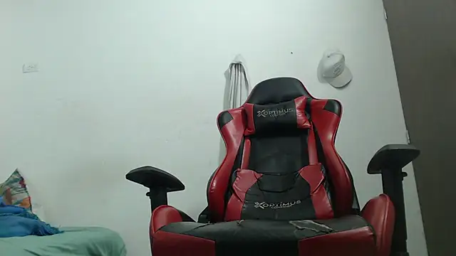 Snapshot of thebesthot chatting on November 22, 2025, 5:17 am thebesthot online show from November 22, 2025, 5:17 am