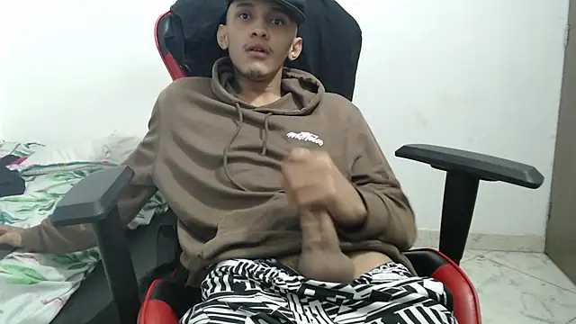 Snapshot of thebesthot chatting on December 1, 2025, 8:19 am thebesthot online show from December 1, 2025, 8:19 am