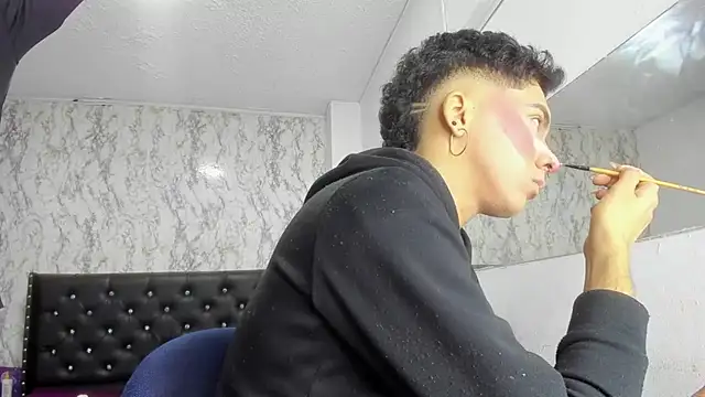 Lovers Spicy online show from December 2, 2025, 1:17 pm