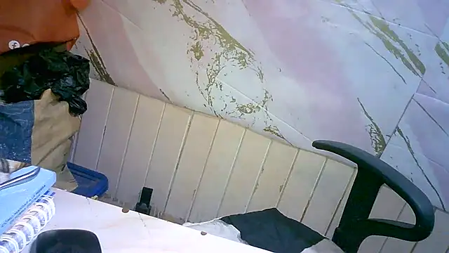 Zulreyna online show from July 14, 2026, 4:39 am