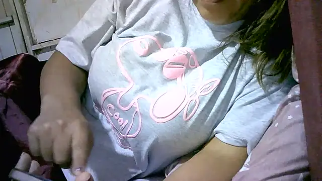Zulreyna online show from July 18, 2026, 4:27 am