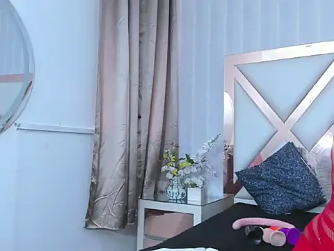 DairaMoon online show from November 6, 2025, 8:10 pm