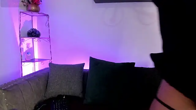 Niina26 online show from April 27, 2026, 12:36 pm