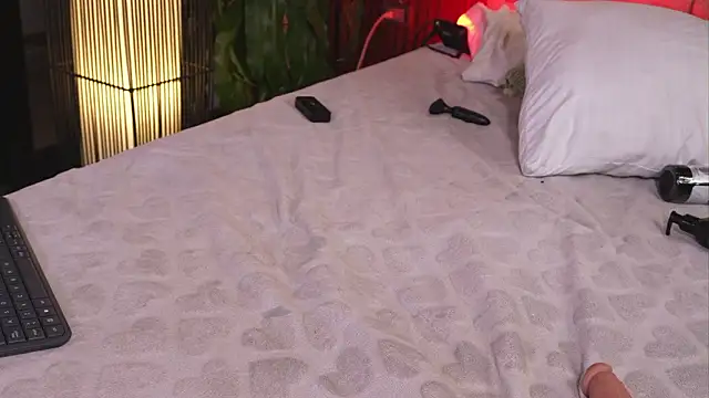 alicia xoxo online show from March 8, 2026, 2:04 am