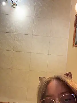 EveLunny online show from February 16, 2026, 11:34 pm