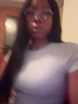 Snapshot of SwissMirelle chatting on November 7, 2025, 7:14 pm SwissMirelle online show from November 7, 2025, 7:14 pm