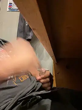 Snapshot of Alex281225 chatting on November 6, 2025, 3:46 pm Alex281225 online show from November 6, 2025, 3:46 pm