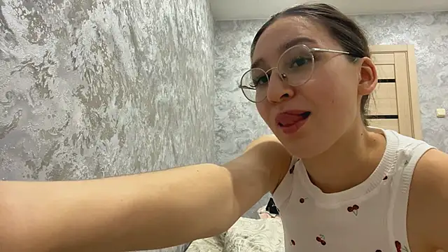 Snapshot of SofiYong chatting on November 7, 2025, 4:07 pm SofiYong online show from November 7, 2025, 4:07 pm