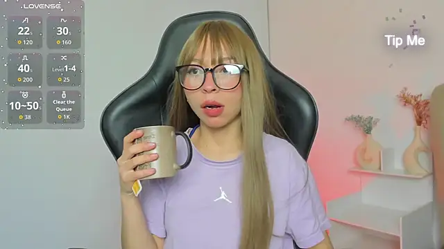 LuluuBerry online show from November 14, 2025, 10:03 am