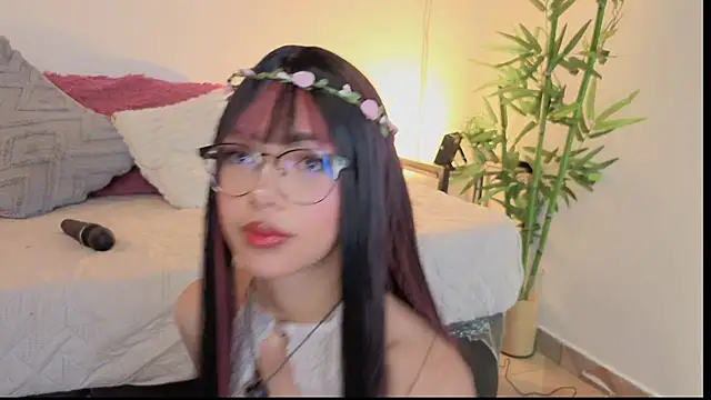 Snapshot of _ViolletteNoir_ chatting on March 7, 2026, 8:17 pm ViolletteNoir online show from March 7, 2026, 8:17 pm