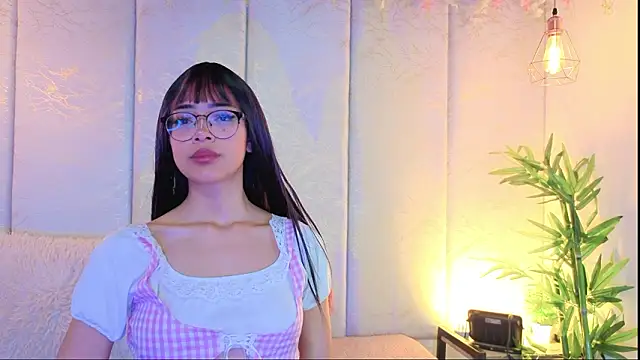 Snapshot of _ViolletteNoir_ chatting on March 17, 2026, 8:45 pm ViolletteNoir online show from March 17, 2026, 8:45 pm