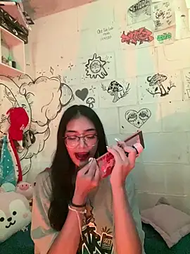 Snapshot of _ViolletteNoir_ chatting on April 6, 2026, 2:42 am ViolletteNoir online show from April 6, 2026, 2:42 am