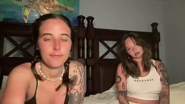 Snapshot of angelgirl98 chatting on April 15, 2026, 5:25 am angelgirl98 online show from April 15, 2026, 5:25 am