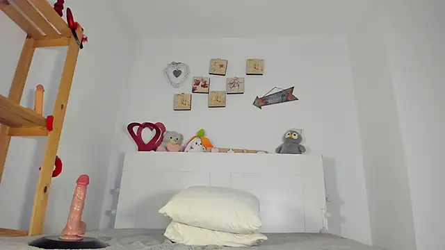 Blueee diamond online show from April 16, 2026, 9:39 pm